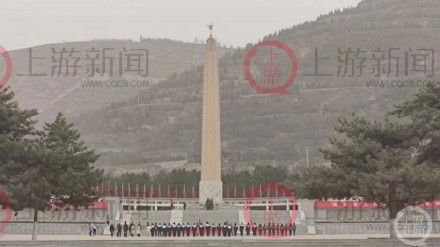 泪奔！戍边英雄陈红军墓前：战士军姿长伫立，哽咽感谢后来人