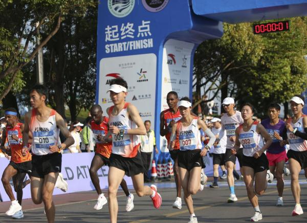 中国选手包揽上合昆明马拉松男女半马冠军