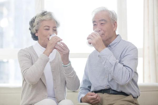 牛奶怎么选?不同人群有讲究! 牛奶怎么选?不同人群有讲究!