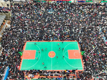 村BA火爆现场实力演绎人山人海