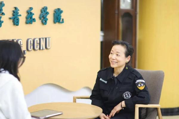 “阿姨，你究竟是哪个学院毕业的？！”
