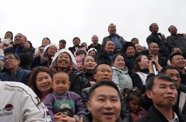 座无虚席!超火的“村BA”姚明都抢不到票 座无虚席!超火的“村BA”姚明都抢不到票