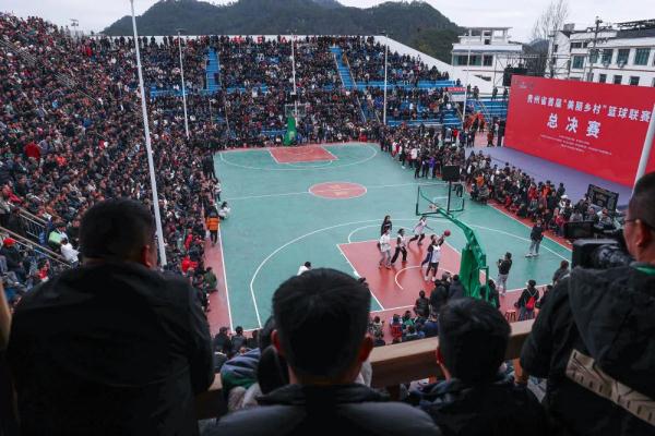 座无虚席!超火的“村BA”姚明都抢不到票 座无虚席!超火的“村BA”姚明都抢不到票