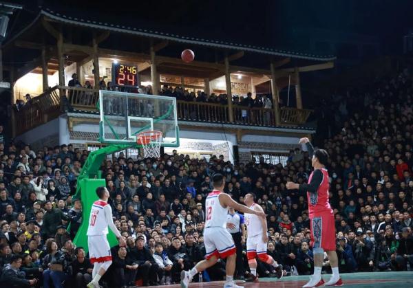 座无虚席!超火的“村BA”姚明都抢不到票 座无虚席!超火的“村BA”姚明都抢不到票