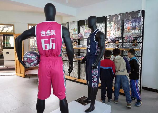 座无虚席!超火的“村BA”姚明都抢不到票 座无虚席!超火的“村BA”姚明都抢不到票