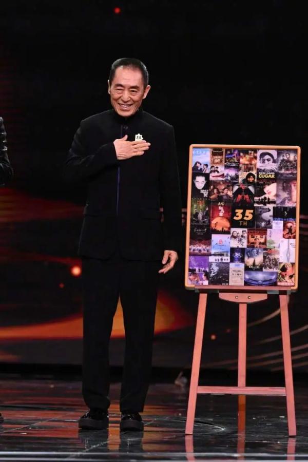 当导演35年要“从零开始”，张艺谋喊话：我还是一个年轻人！