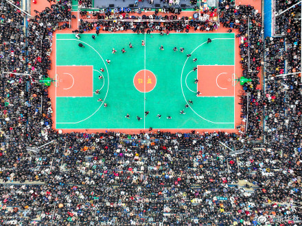 村BA火爆现场实力演绎人山人海