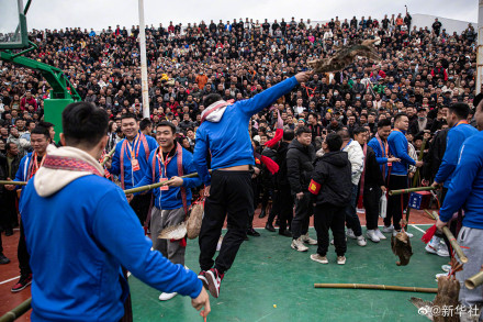村BA火爆现场实力演绎人山人海