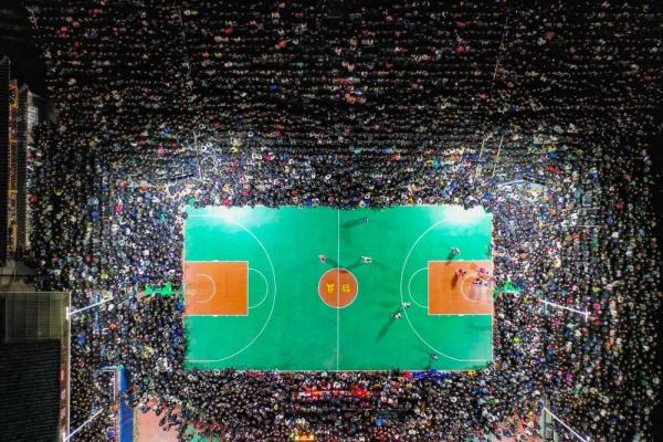 座无虚席!超火的“村BA”姚明都抢不到票 座无虚席!超火的“村BA”姚明都抢不到票