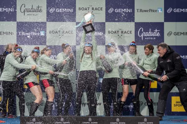 牛津剑桥赛艇对抗赛：剑桥男、女队获胜