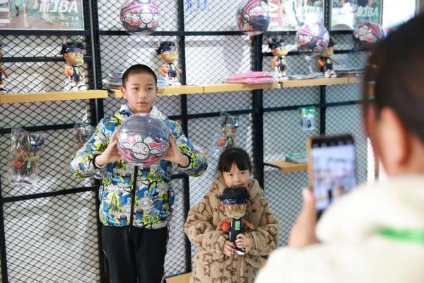 座无虚席!超火的“村BA”姚明都抢不到票 座无虚席!超火的“村BA”姚明都抢不到票