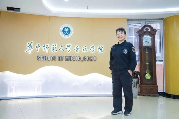“阿姨，你究竟是哪个学院毕业的？！”
