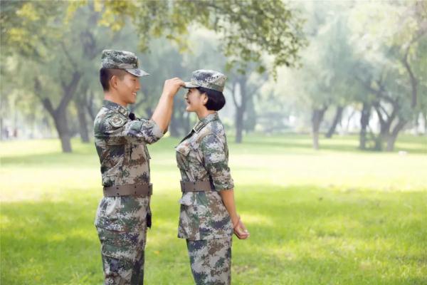 二级上士娶了女上尉