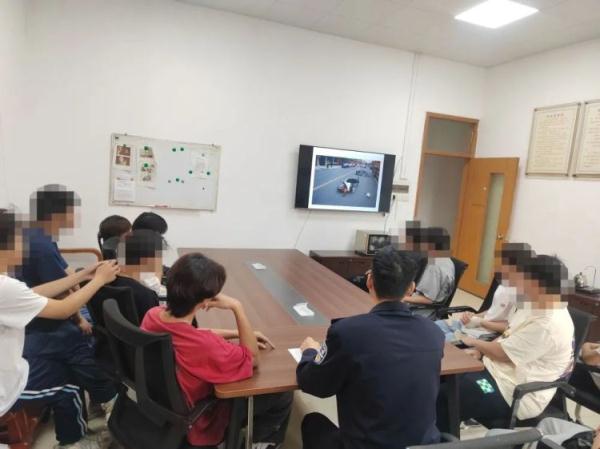 “飙车党”深夜出没，“炸街”摩托车竟是偷来的