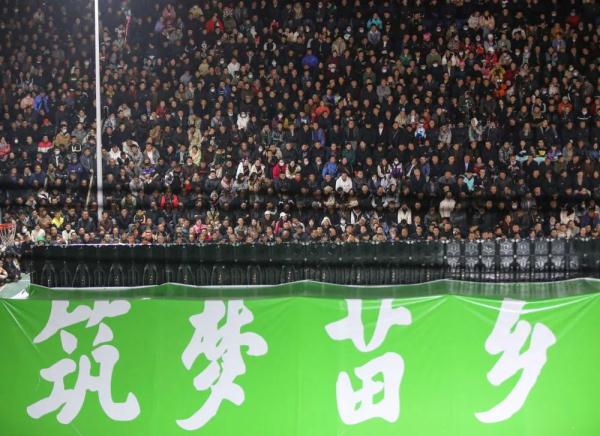 座无虚席!超火的“村BA”姚明都抢不到票 座无虚席!超火的“村BA”姚明都抢不到票