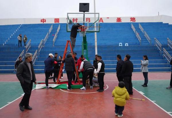 座无虚席!超火的“村BA”姚明都抢不到票 座无虚席!超火的“村BA”姚明都抢不到票