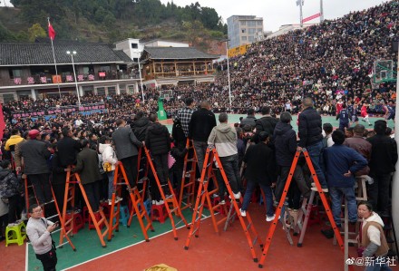 村BA火爆现场实力演绎人山人海