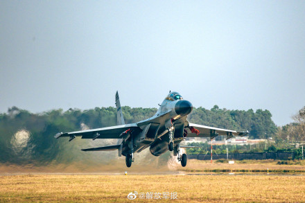 海军航空兵某旅跨昼夜飞行训练