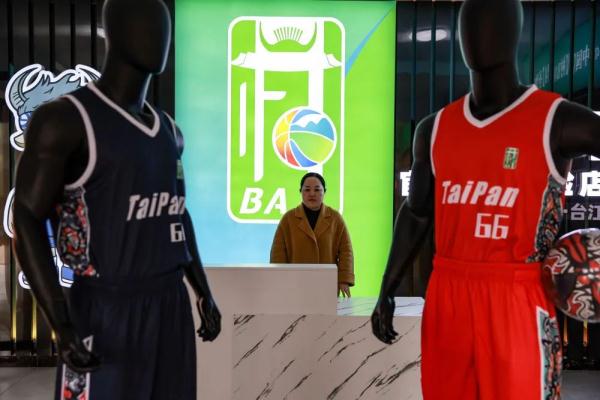 座无虚席!超火的“村BA”姚明都抢不到票 座无虚席!超火的“村BA”姚明都抢不到票