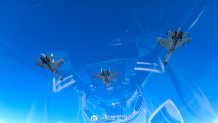 海军航空兵某旅跨昼夜飞行训练