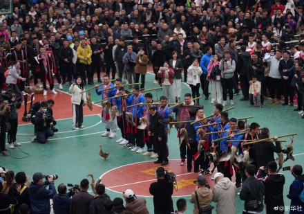 村BA火爆现场实力演绎人山人海