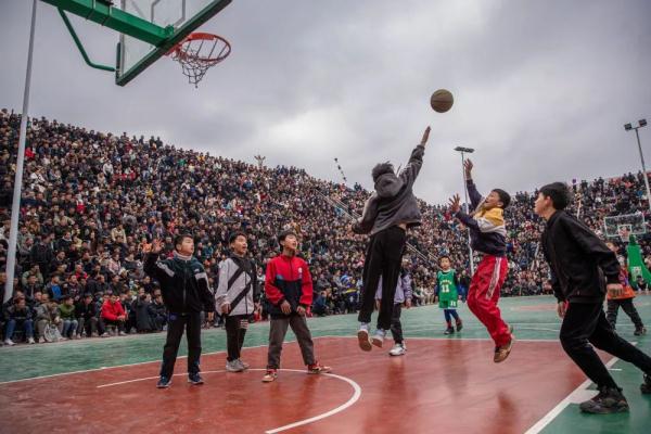 座无虚席!超火的“村BA”姚明都抢不到票 座无虚席!超火的“村BA”姚明都抢不到票