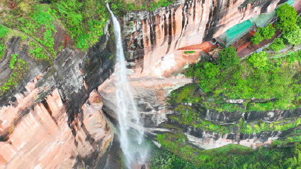 韶关丹霞山再现马尾瀑布奇观 韶关丹霞山再现马尾瀑布奇观