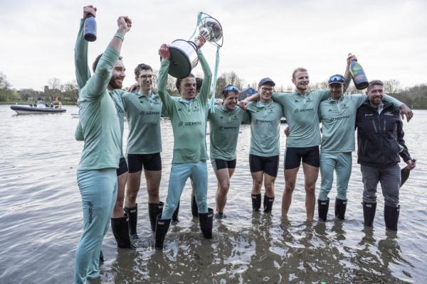 牛津剑桥赛艇对抗赛：剑桥男、女队获胜