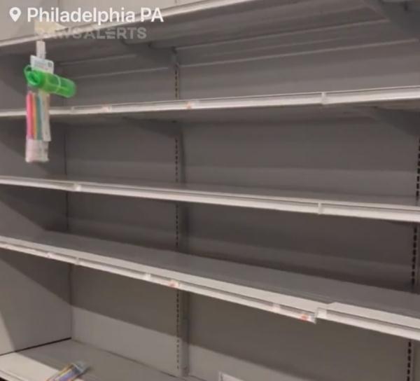 美国宾州化学品泄漏至河流：民众超市成箱抢购瓶装水 货架被清空