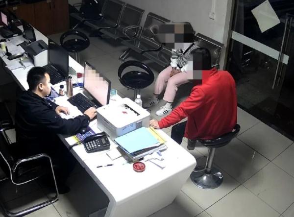 深夜!女子报警称被人酒驾尾随!二人竟是这般关系…… 深夜!女子报警称被人酒驾尾随!二人竟是这般关系……