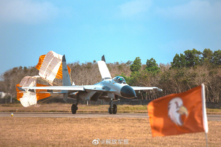 海军航空兵某旅跨昼夜飞行训练