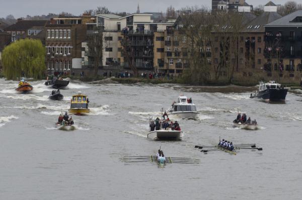 牛津剑桥赛艇对抗赛：剑桥男、女队获胜