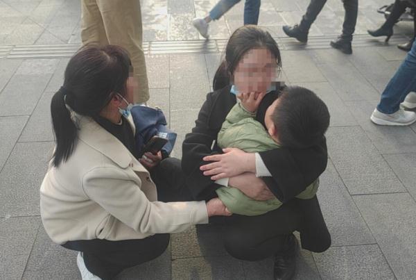 事发西湖边！人潮中杭州3岁男孩突然不见了，家长急疯：真没想到...