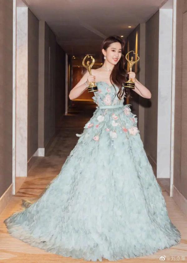 当导演35年要“从零开始”，张艺谋喊话：我还是一个年轻人！