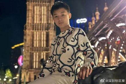 获赞!深圳中学初二学子解出韦神数学难题 获赞!深圳中学初二学子解出韦神数学难题