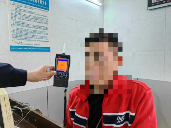 深夜!女子报警称被人酒驾尾随!二人竟是这般关系…… 深夜!女子报警称被人酒驾尾随!二人竟是这般关系……