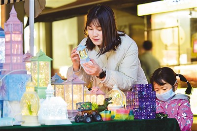 北京、上海、杭州等地近期明确将有序放开设摊、允许外摆