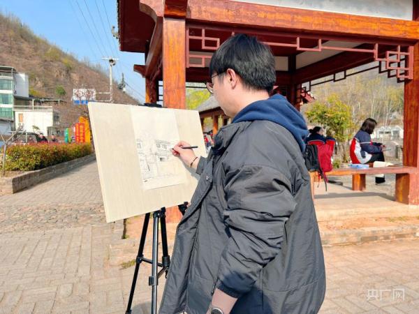 河南嵩县三合村：“手绘小镇”的乡村振兴之路