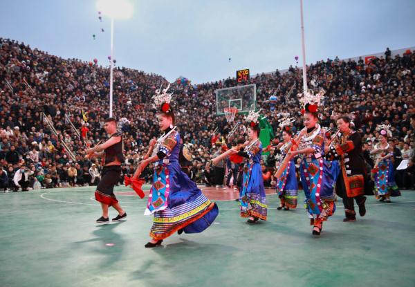 还有谁，比贵州的乡村篮球赛还火？