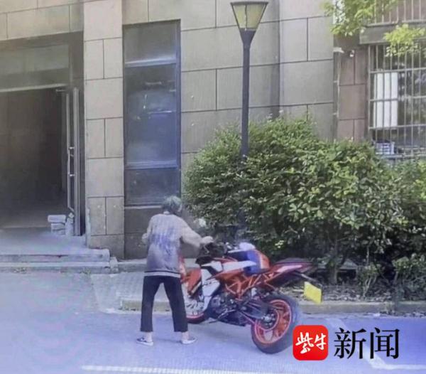 “老人推倒摩托车案”车主已收到法院民事判决书：希望能顺利执行