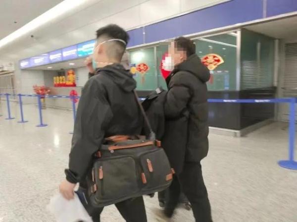 20万的“高薪”岗位，每天要工作14个小时？连睡觉也有“要求”