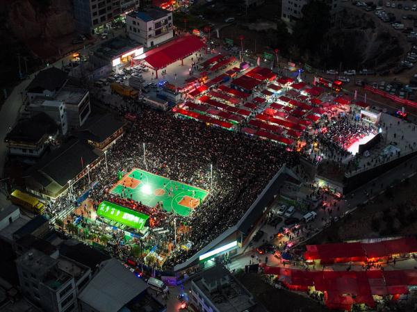 还有谁，比贵州的乡村篮球赛还火？