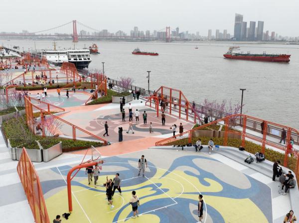 武汉杨泗港变身：从废弃货运码头到新潮时尚篮球场