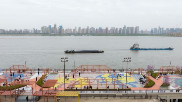 武汉杨泗港变身：从废弃货运码头到新潮时尚篮球场