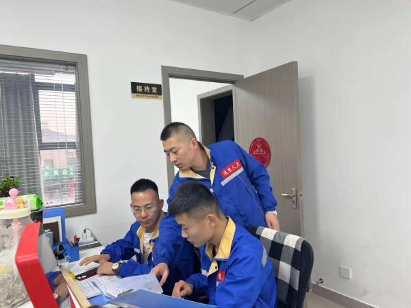 从电镀工人转型网络主播，江苏小伙免费为数千人找到工作