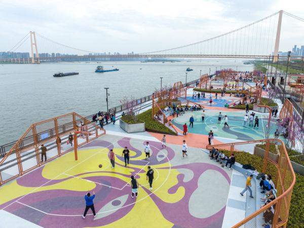 武汉杨泗港变身：从废弃货运码头到新潮时尚篮球场
