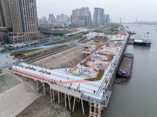 武汉杨泗港变身：从废弃货运码头到新潮时尚篮球场