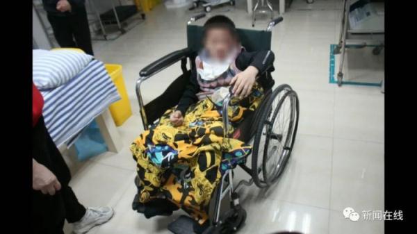 车辆在斑马线未礼让,10岁男孩被撞飞碾压 车辆在斑马线未礼让,10岁男孩被撞飞碾压