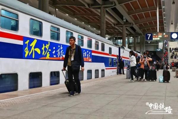 环沙漠旅游专列来了! 环沙漠旅游专列来了!