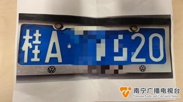 用手机给车牌拍张照片就能骗过停车场道闸？记者调查→